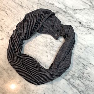 Lululemon Snap Scarf